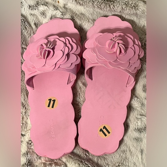 NWOT FARM Rio Petal Pink Flower Cloud Slide Sandal Slip on Flip flops Sz 11 XL - Picture 9 of 12